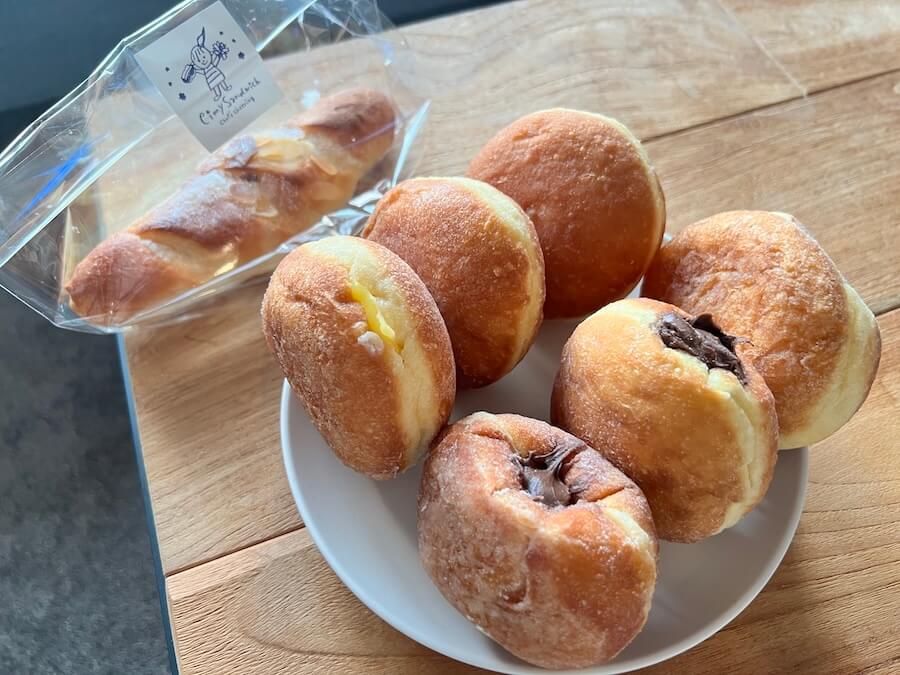 Eimy Sandwichの生ドーナツとパン