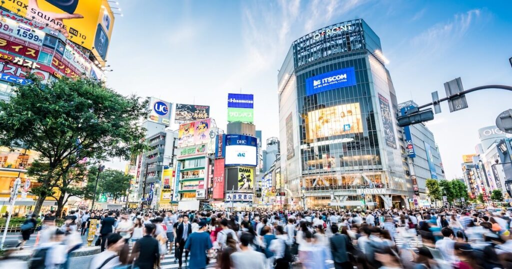 東京渋谷のスクランブル交差点